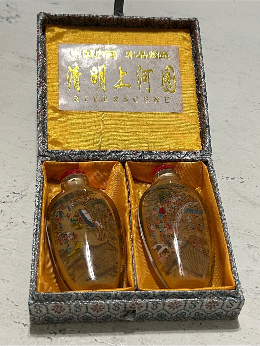 Hand-Painted Inside-View Chinese Snuff Bottles with Red Stoppers - Picture 4 of 4